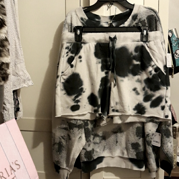 Free People Kelly Tie Dye Sweatshirt & Short Set - Picture 3 of 12